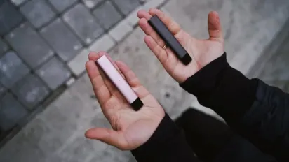 В Україні хочуть повністю заборонити електронні сигарети: що передбачає новий законопроєкт - фото