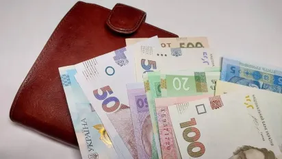 Соціальна допомога замість пенсії: як отримати виплати від держави після 65 років  - фото