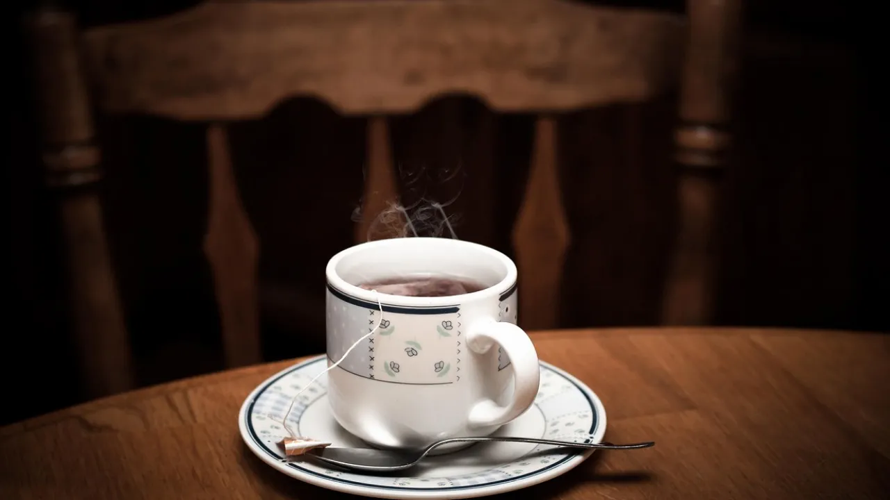 Як правильно заварювати чай з листя малини: покрокова інструкція та корисні рецепти 