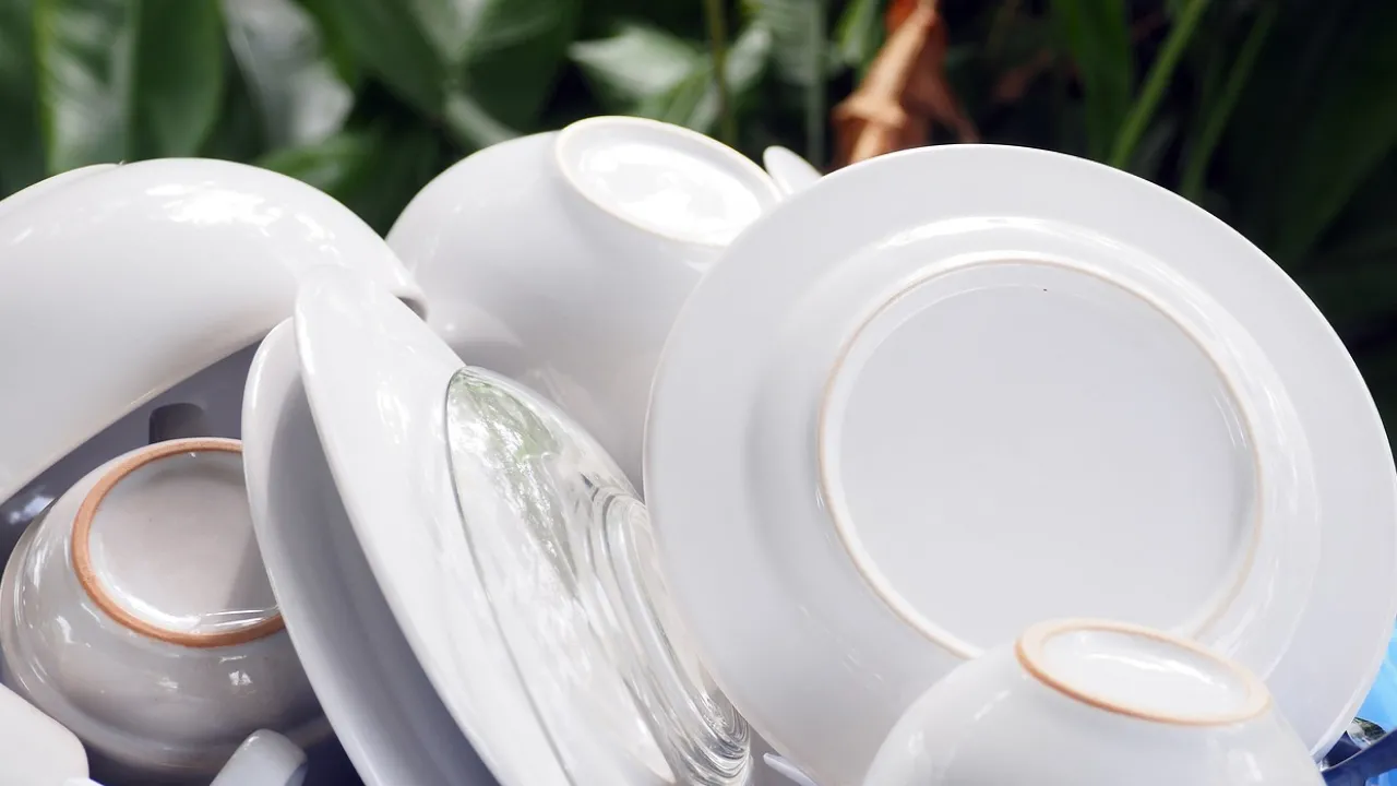 Який посуд не варто тримати вдома: що говорить народна мудрість 