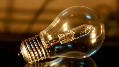 31 липня зростає тариф на електроенергію з 17:00 до 23:00: хто платитиме більше  - фото