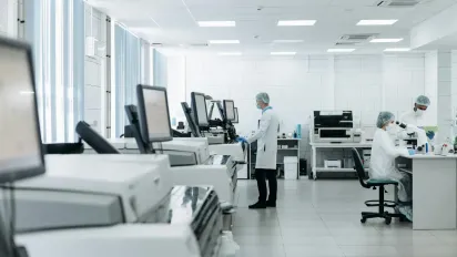 Працівникам двох професій пропонують підвищити оклад та надбавки на 50%: дізнайтесь чи є в переліку ваша - фото