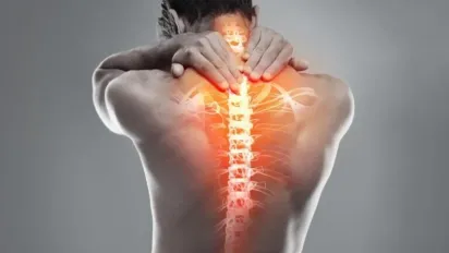 Прості поради та вправи, які допоможуть уникнути болю в спині - фото