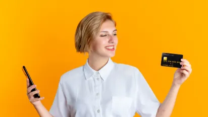 Картку заблокують, а ще візьмуть податок: як правильно переказувати гроші з 1 серпня - фото