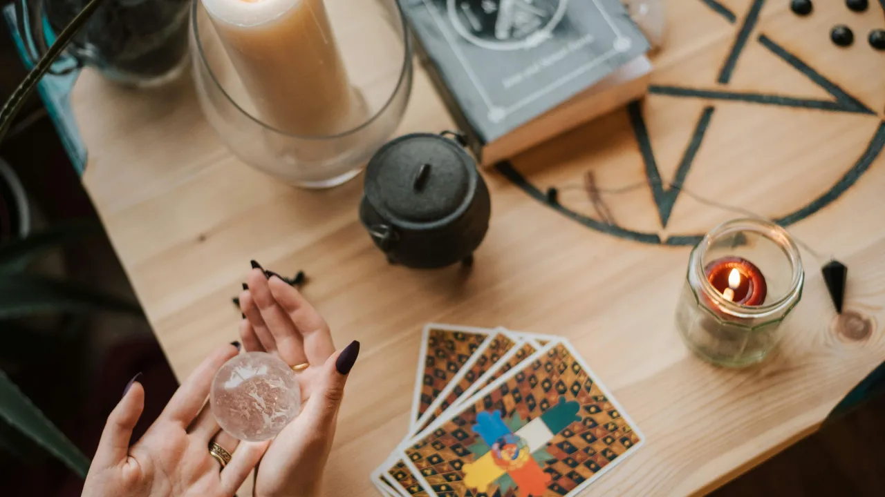 Сумісність у дружбі: які знаки зодіаку створюють ідеальні пари друзів 