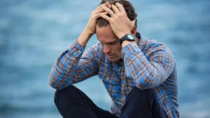 Зумери стикаються з "кризою чверті життя": що означає це явище - фото