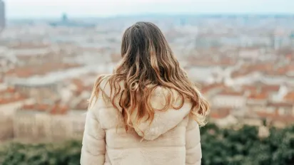 Літня пухнастість волосся: як зберегти зачіску, коли спека та волога - фото