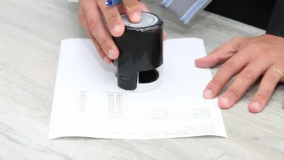 Безробітні українки можуть отримати до 3600 гривень: як оформити допомогу - фото