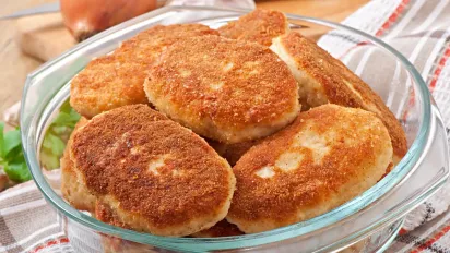 Чому котлети підгорають, але залишаються сирими: головна помилка господинь - фото