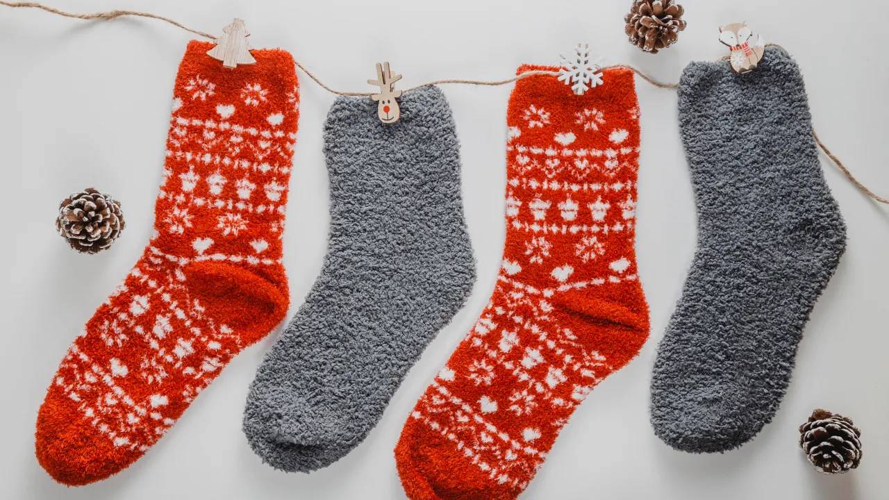 Цей простий трюк допоможе уникнути грибка та зберегти шкарпетки як нові 