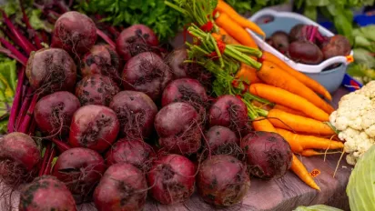 Чому не варто збирати буряки та моркву в один день і в яких випадках це помилка - фото