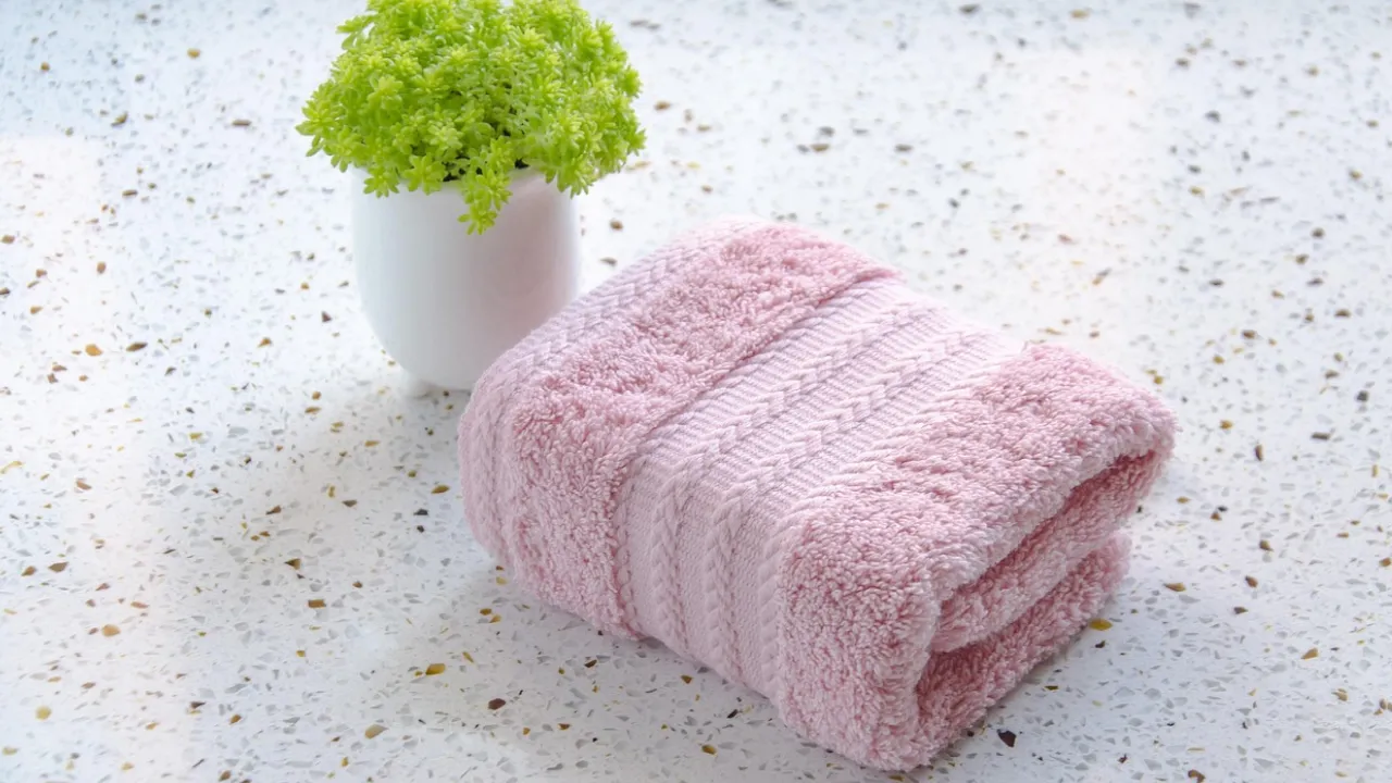 Чому рушники пахнуть цвіллю — і як усунути цей запах назавжди 