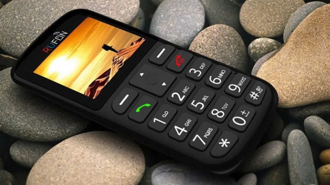 Буданов розповів хто насправді виграє від повернення до кнопкових телефонів 