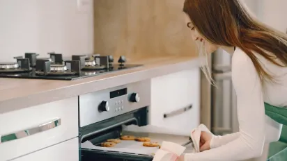 Кулінарні книги відходять у минуле: як змінюється підхід до приготування їжі серед молоді - фото