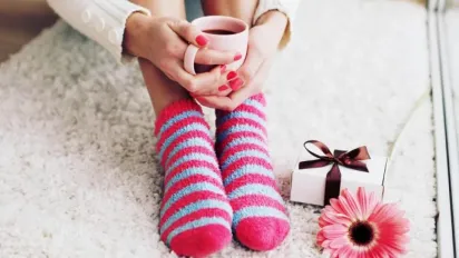 Холодні ноги навіть у теплі: про яке захворювання сигналізує організм - фото