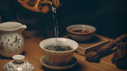 Чай із сіллю: секрет для бадьорості й витривалості - фото