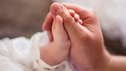 Допомога безробітним жінкам у зв’язку з вагітністю та пологами: інструкція для отримання - фото