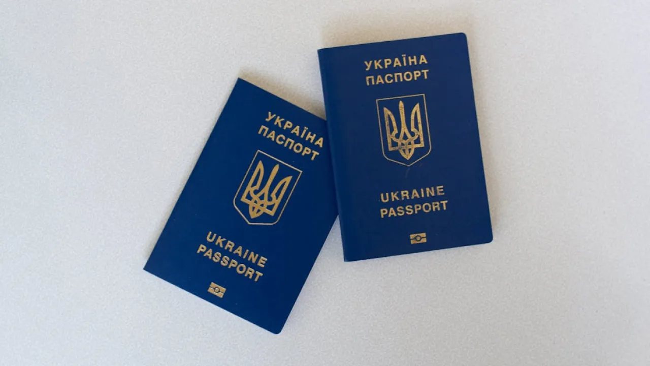 Виїхав за кордон і не повернувся: коли це не порушення та хто ризикує штрафом до 25 тисяч гривень 