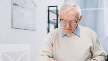 Не всі пенсіонери у безпеці: кому доведеться знову служити - фото