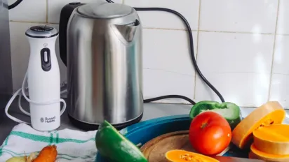 Накип зникне сам: секрет чистого чайника без тертя та шкрябання - фото