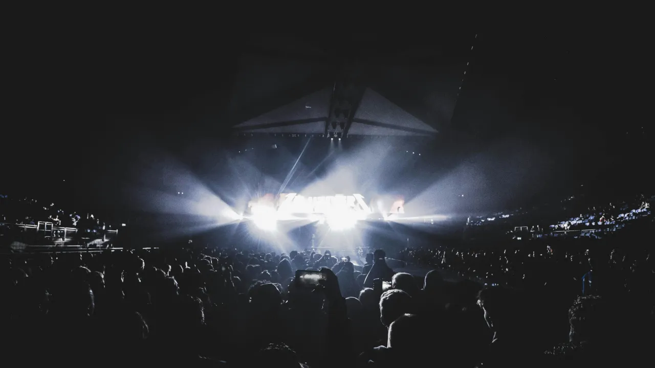 Прапор, що коштував депортації: як концерт Макса Коржа у Варшаві перетворився на політичний скандал 