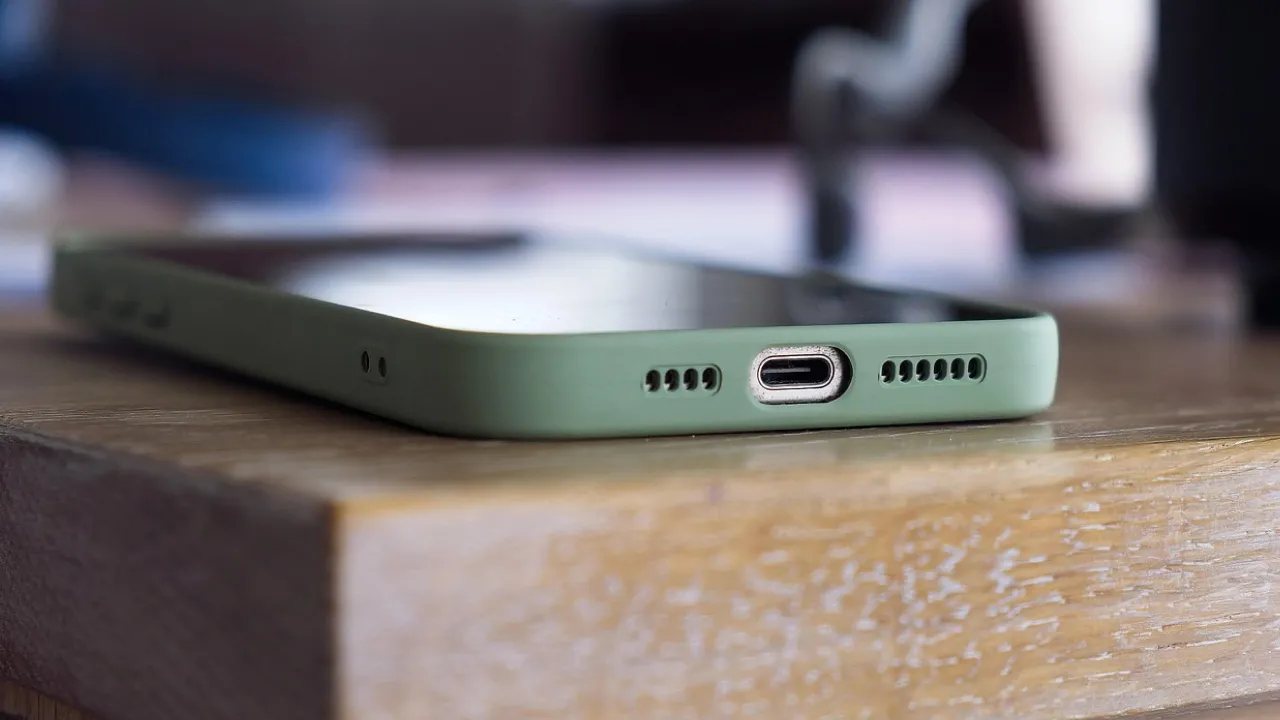 Почали телефонувати з різних номерів — нове попередження для українців 