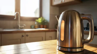 Як швидко очистити чайник від накипу: поради господиням - фото