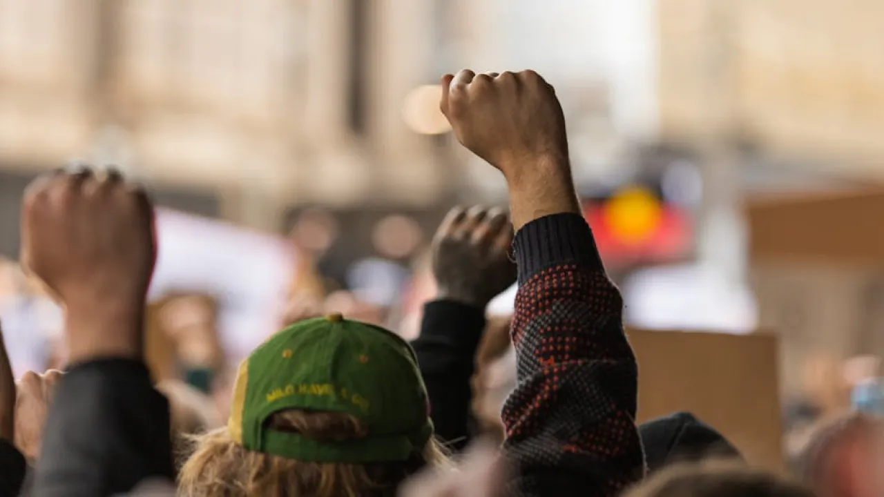 Сотні людей на Алясці вийшли на проукраїнський мітинг перед переговорами путіна і Трампа (ВІДЕО) 