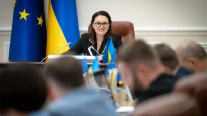 Кабмін звільнив окремі категорії громадян від оплати за низку державних послуг: деталі - фото