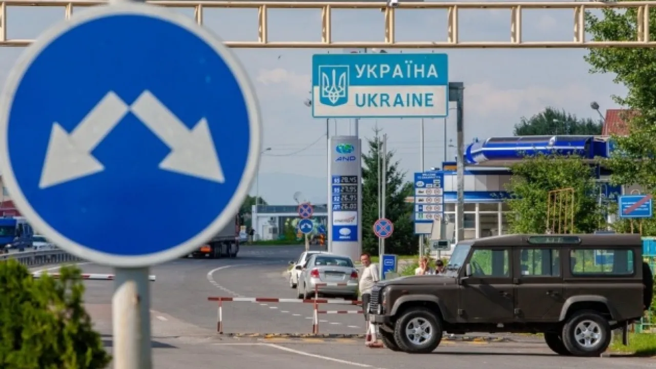 Дозвіл на виїзд для чоловіків до 22 років уже наступного тижня: мова не лише про студентів 