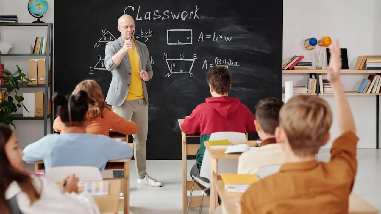 В Україні стартує "Пакунок школяра": як отримати 5 тис. грн на підготовку до школи 