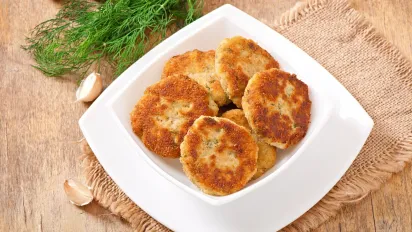 Вчорашнє пюре не пропаде: рецепт ароматних картопляних котлет з золотистою скоринкою - фото