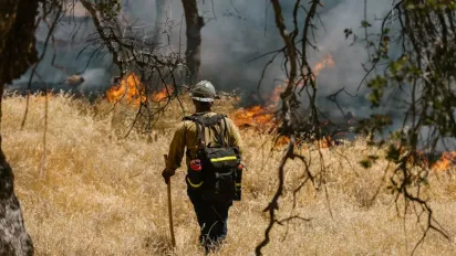 Червоний рівень небезпеки охопив майже всю Україну: подробиці - фото
