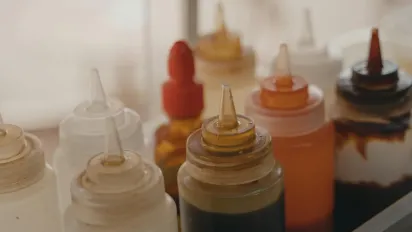 Салати по-новому: 10 корисних альтернатив майонезу - фото