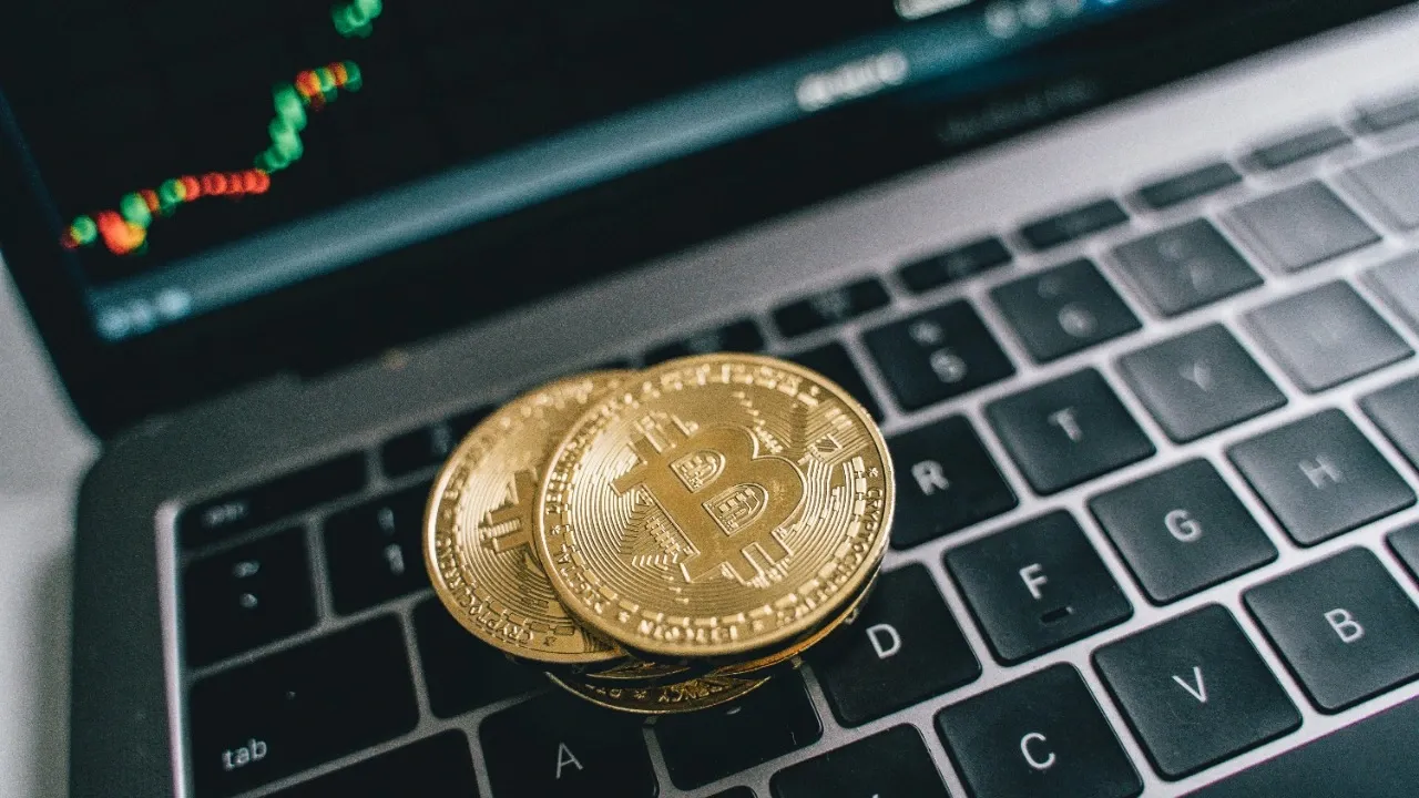 Верховна Рада готується узаконити ринок криптовалюти: як це позначиться на гаманцях українців 