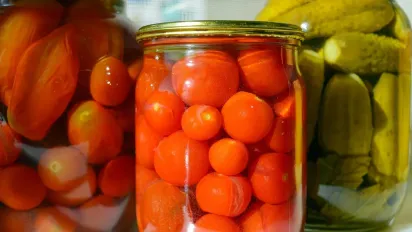 Чому тріскаються помідори під час консервації та як цього уникнути: перевірені поради господинь - фото