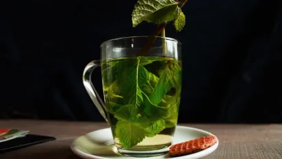 Який чай допоможе при головному болі: натуральні рішення для полегшення - фото