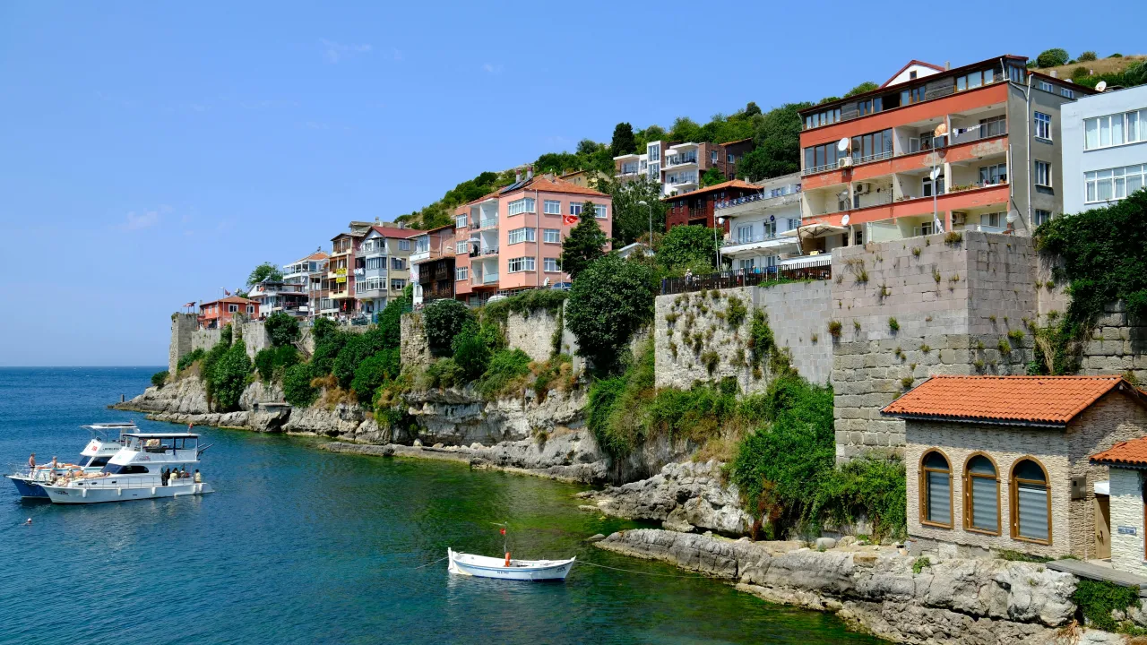 Українці скуповують квартири в одній із сонячних країн: причини 