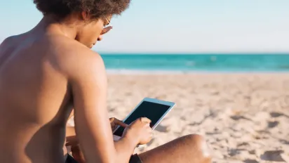 Як убезпечити смартфон на пляжі: перевірені способи і лайфхаки - фото