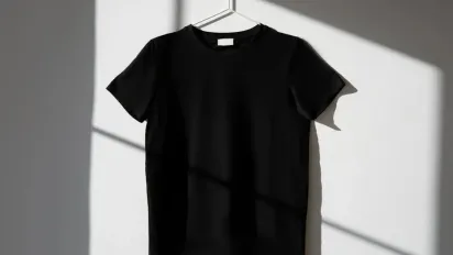 Секрет насиченого кольору чорних речей: ложка цієї спеції в пральній машині робить дива - фото