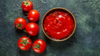 Найкращий домашній кетчуп з помідорів: простий та швидкий рецепт - фото
