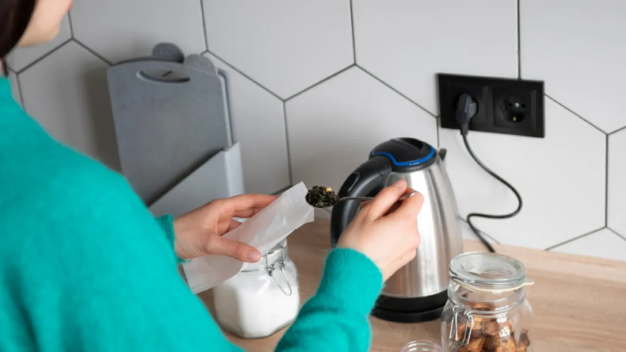 Провокують пожежі ледь не щодня: які прилади не можна залишати увімкненими 