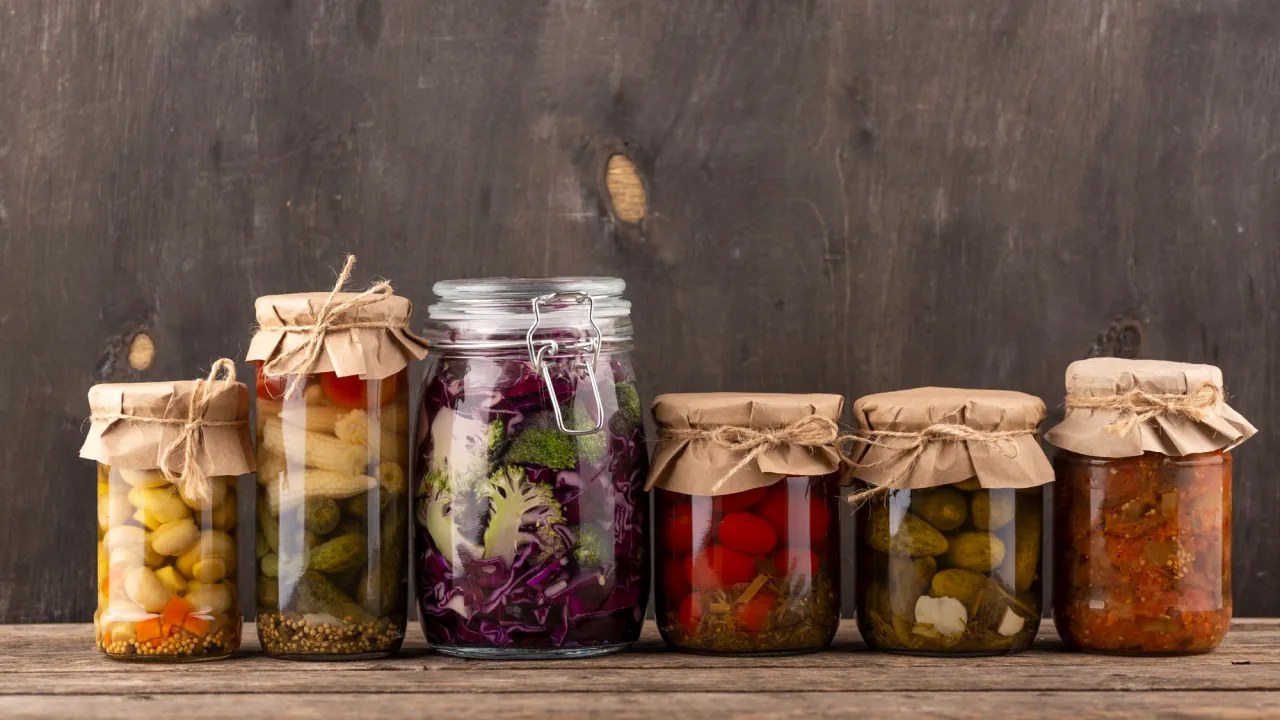 5 продуктів, які не варто консервувати, якщо не хочете зіпсувати заготовки 