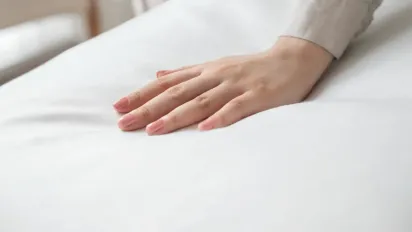 Позбавляємося старих жовтих плям на матраці за 1 годину - фото