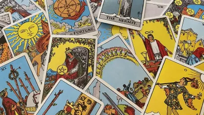 Гороскоп на 22 серпня 2025 року за картами Таро для всіх знаків Зодіаку - фото