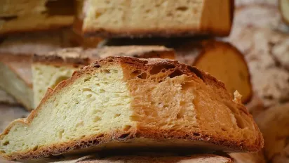 Як зберегти хліб свіжим до тижня — працює навіть краще за хлібницю - фото