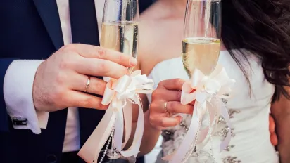 5 подарунків, яких не варто дарувати на весілля: народні прикмети - фото