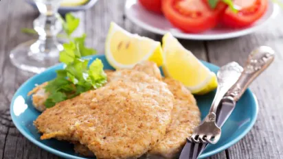 "Ви неправильно паніруєте відбивні": як зробити так, щоб сухарі НЕ обсипалися під час смаження - фото