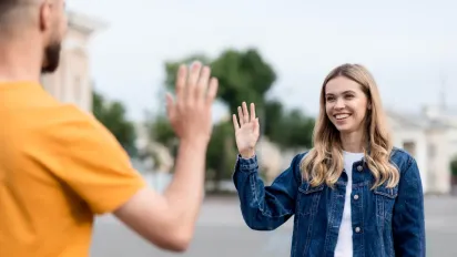 "Доброго дня" чи "Добрий день": як правильно вітатися українською - фото