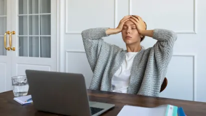 Українці все частіше стикаються з розладами через стрес — медики фіксують зростання - фото